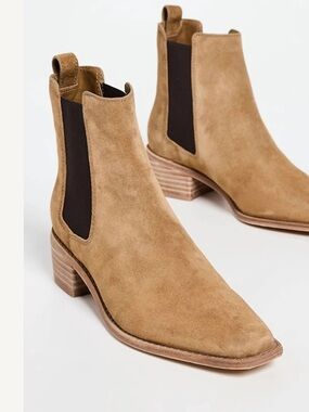 TORY BURCH Women's Suede tan Casual Chelsea Boot  $378 new 
Size: 6
Color:lace